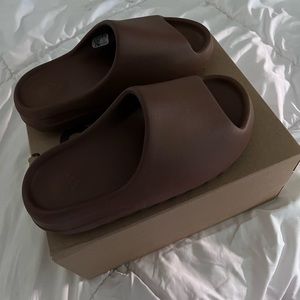 FLAX YEEZY SLIDE ADULTS